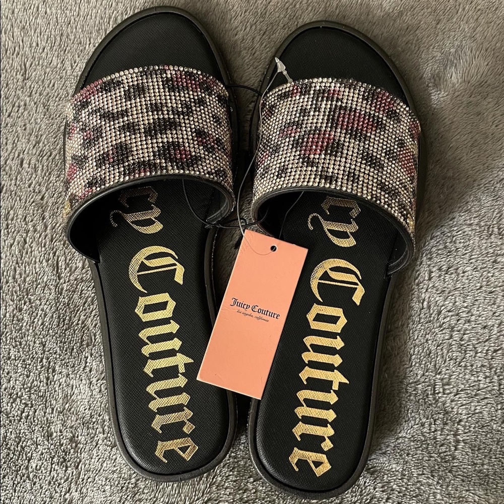 Juicy Couture Yippy slide sandal